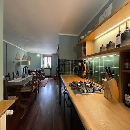 Dom wakacyjny Charmantes Altstadthaus Mit Dachterrasse Múggia
