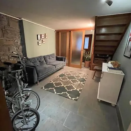 Dom wakacyjny Charmantes Altstadthaus Mit Dachterrasse Múggia